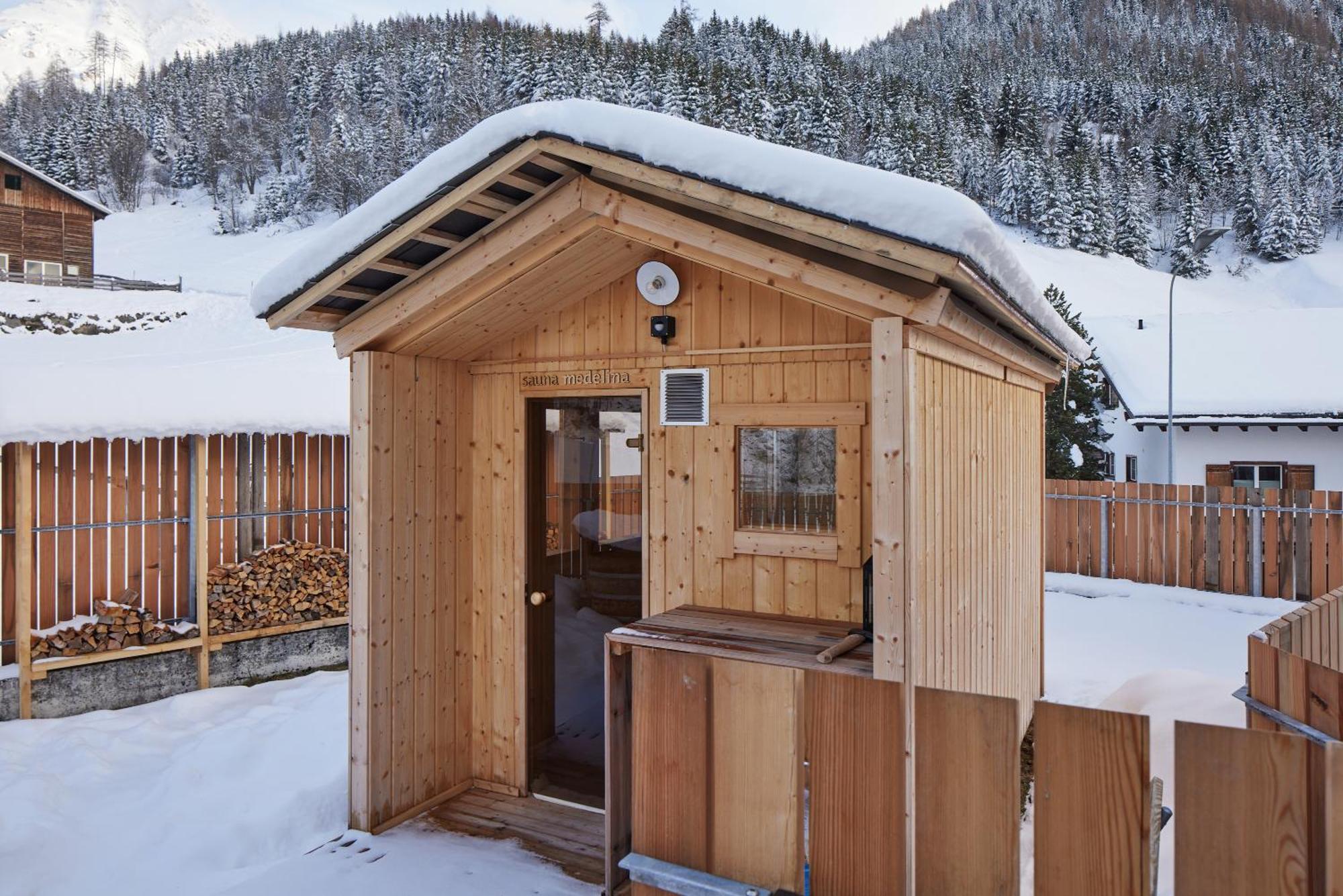 Medelina Hotel Curaglia Eksteriør billede